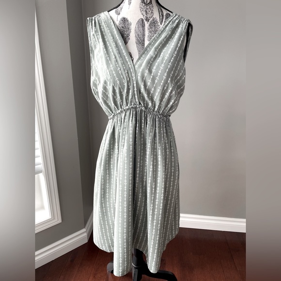 Light Green/White Dress - Picture 1 of 3